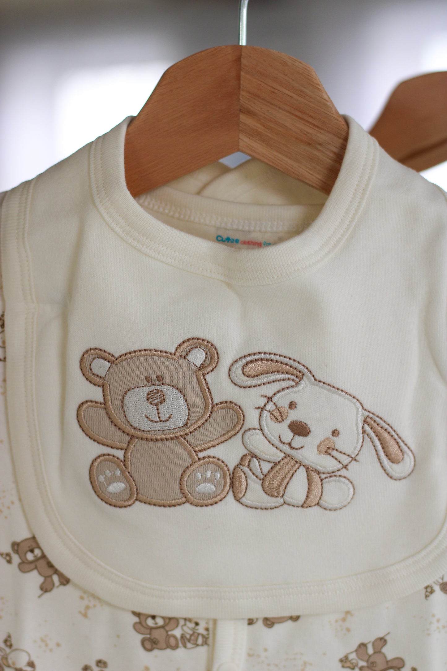 8-Piece Unisex Baby Gift Set (0–3 months)