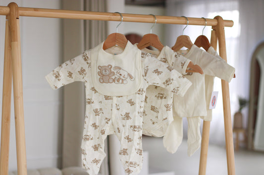 8-Piece Unisex Baby Gift Set (0–3 months)